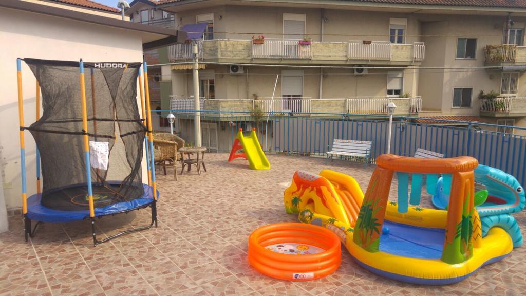 Beb I Delfini Di Casa Paola Bed & Breakfast Mascali Exterior foto